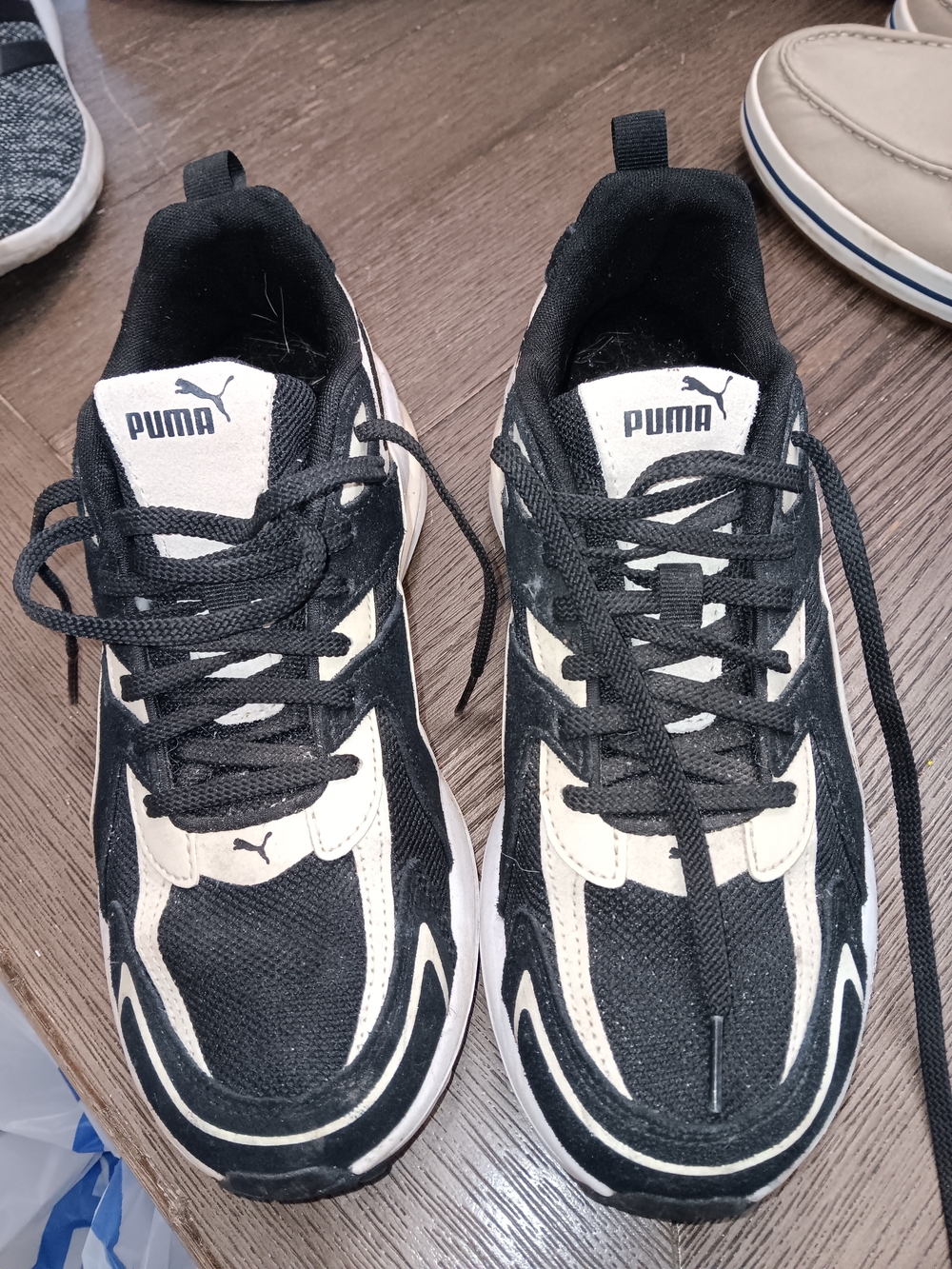 Puma Men’s Size 9.5  Black and Cream Retro-Style Sneakers